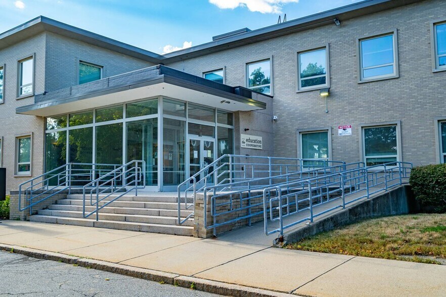 More Photos Of 141 Mansion Dr, Walpole Office For Sale