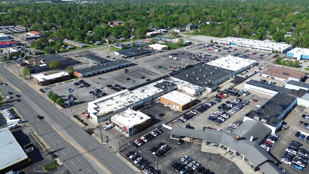 More Photos Of 5306-5312 N Keystone Ave, Indianapolis Showroom For Lease