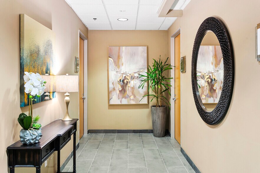 More Photos Of 9375 E Shea Blvd, Scottsdale Coworking Space