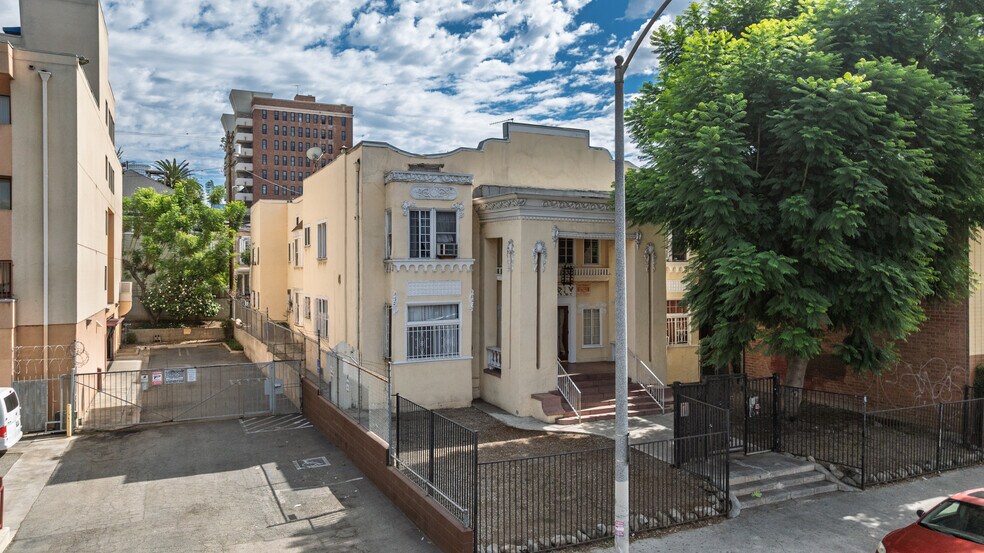 Primary Photo Of 746 S Bonnie Brae St, Los Angeles Apartments For Sale