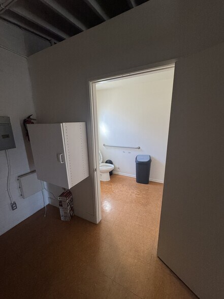 More Photos Of 2905 N Sepulveda Blvd, Manhattan Beach Storefront For Lease