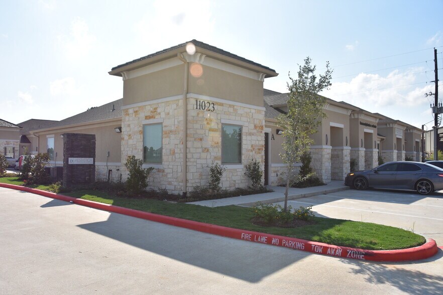 More Photos Of 11023 Northpointe Blvd, Tomball Medical For Sale