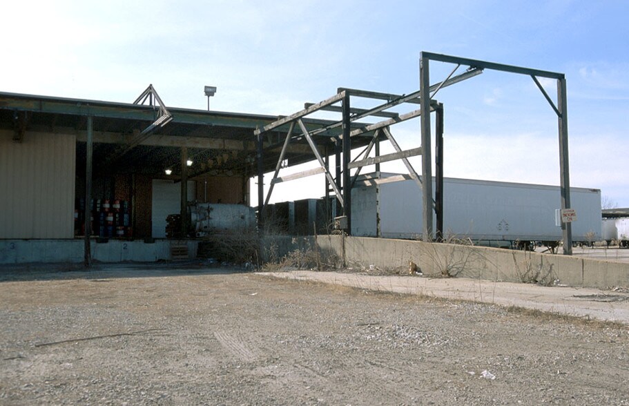 More Photos Of 125-127 Byassee Dr, Hazelwood Warehouse For Lease