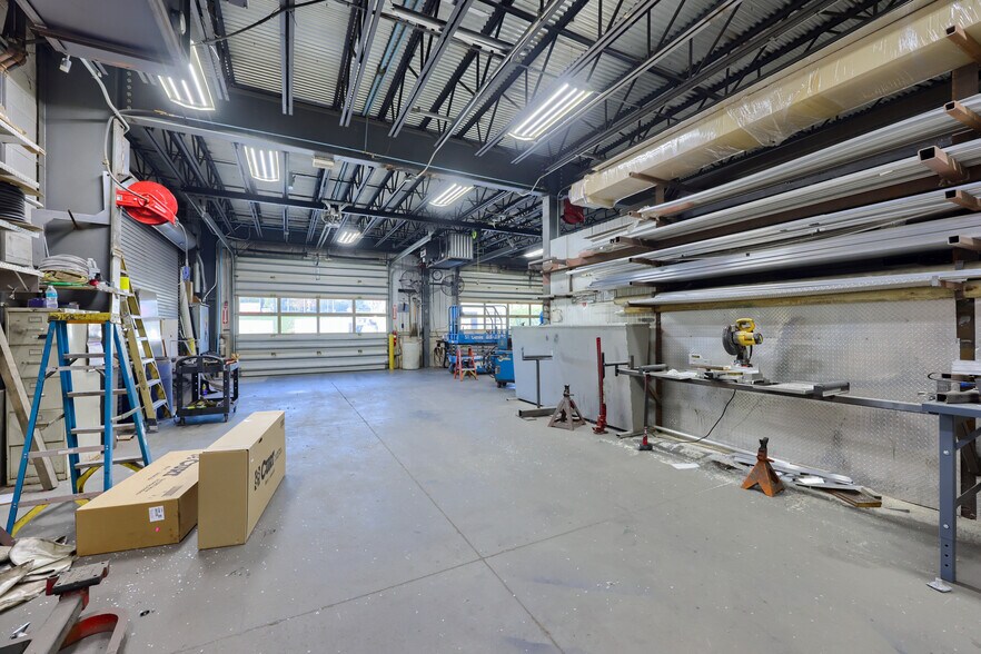 More Photos Of 2969 Lincoln Hwy E, Gordonville Flex For Lease