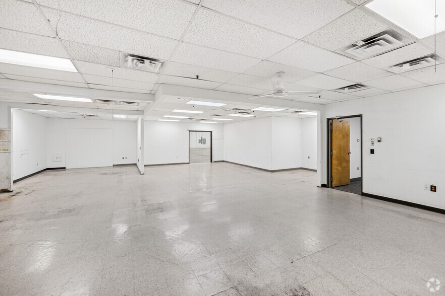 More Photos Of 600 Ryerson Rd, Lincoln Park Warehouse For Lease