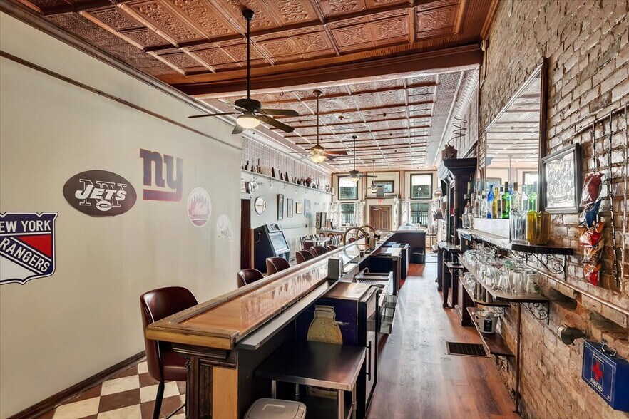 More Photos Of 68 Main St, Whitehall Flex For Sale