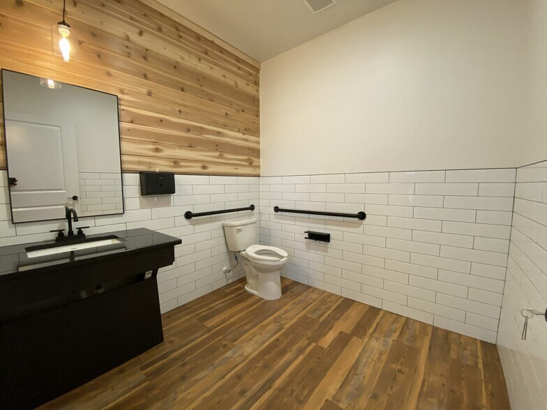 More Photos Of 11702 Frankford Ave, Lubbock Medical For Sale