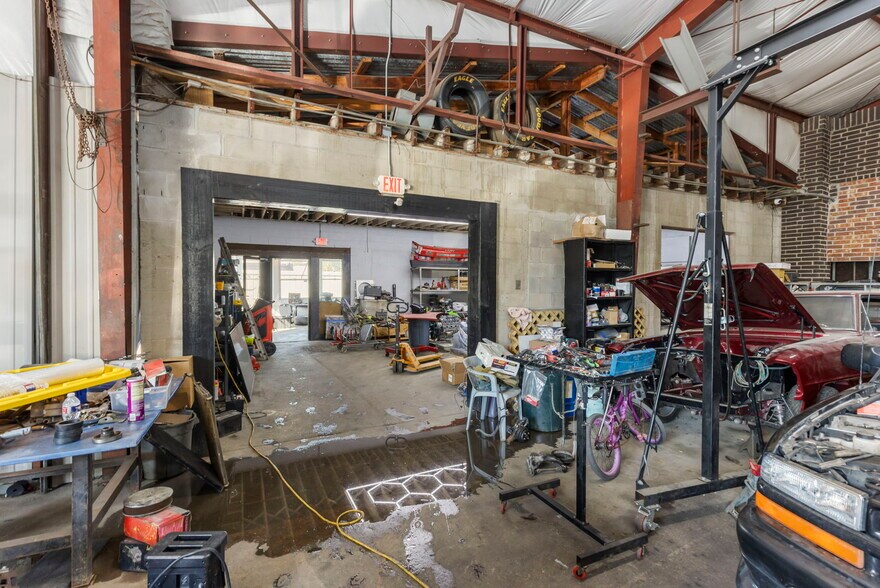 More Photos Of 4107 Weslow St, Houston Warehouse For Sale