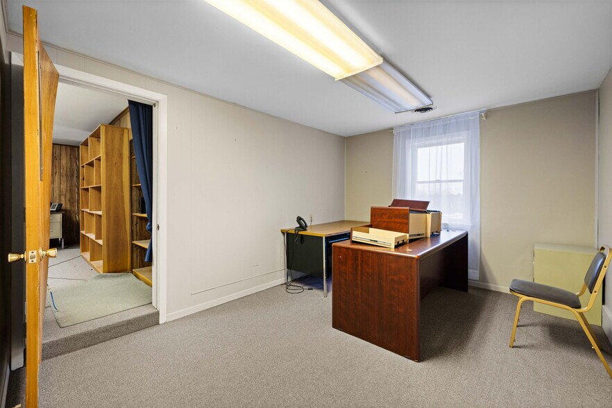 More Photos Of 521 N Derr Dr, Lewisburg Office Residential For Sale