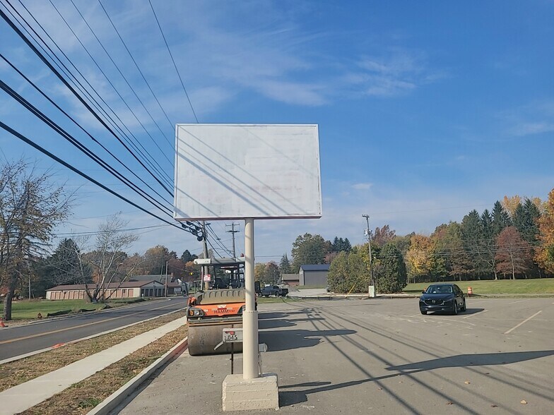 More Photos Of 11045 Main St, New Middletown General Retail For Lease