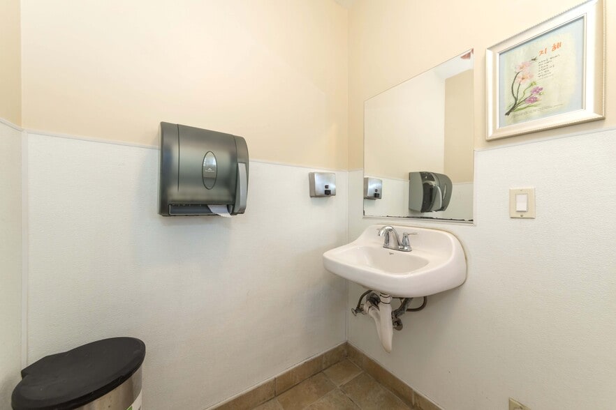 More Photos Of 1555 W Commonwealth Ave, Fullerton Office For Sale