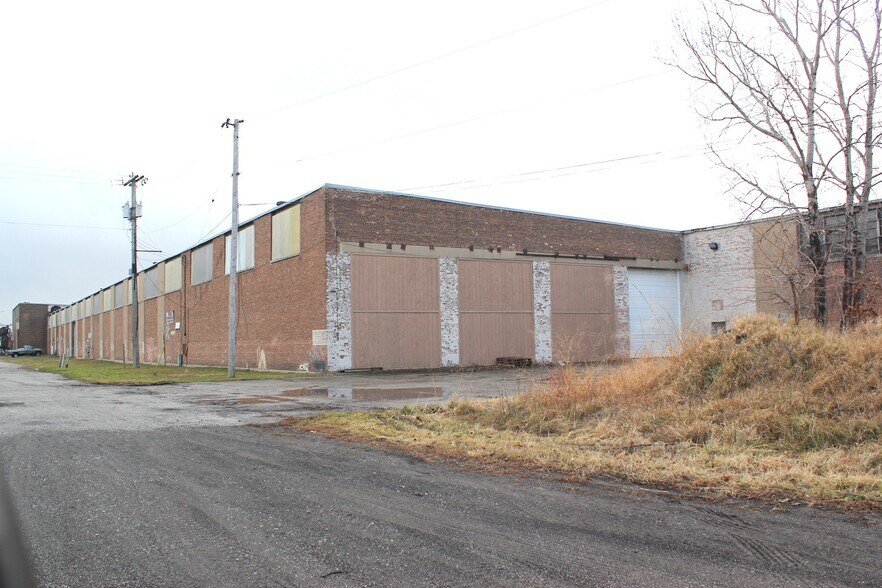 More Photos Of 1100 W Barker Ave, Michigan City Warehouse For Lease