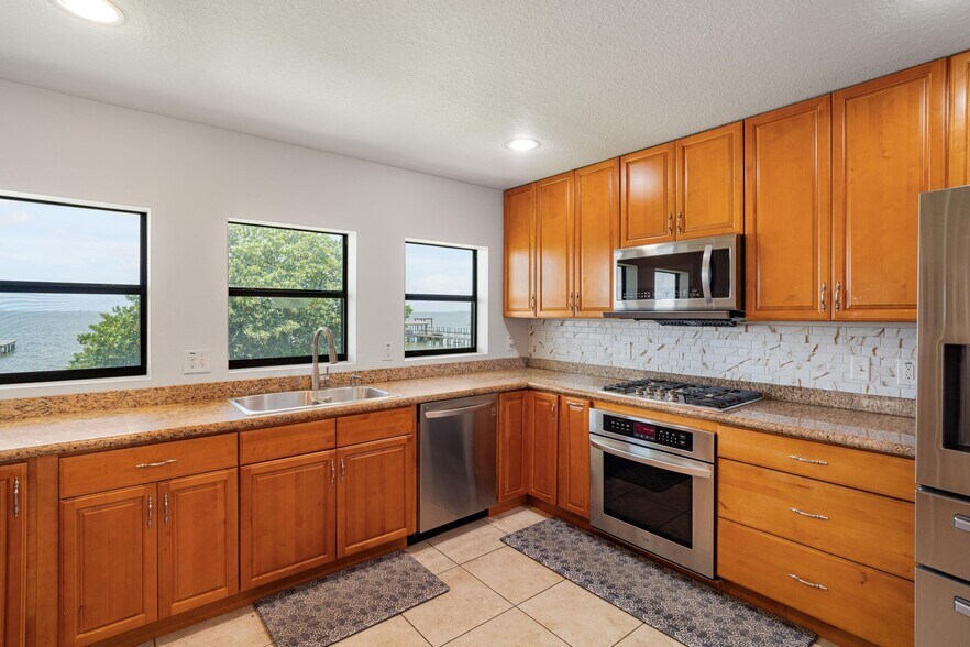 More Photos Of 804 Bay Ave, Kemah Specialty For Sale