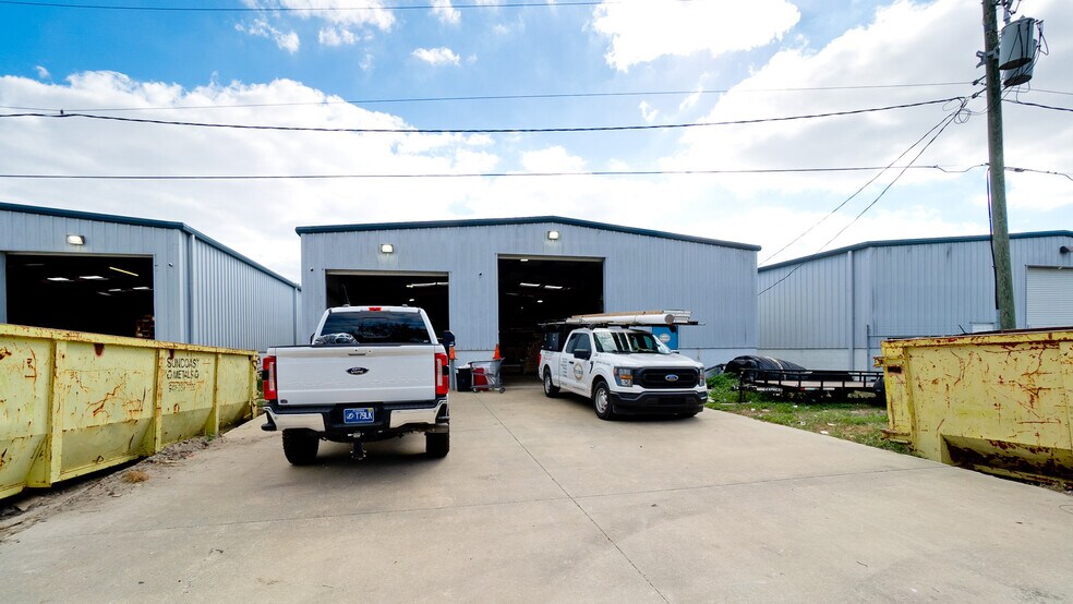 More Photos Of 2117-2125 47th st, Sarasota Warehouse For Sale