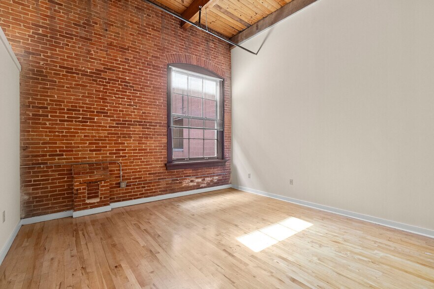 More Photos Of 1-49 N Howard St, Baltimore Unknown For Lease