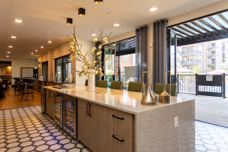 More Photos Of 930 W Mallard Creek Church Rd, Charlotte Apartments For Lease