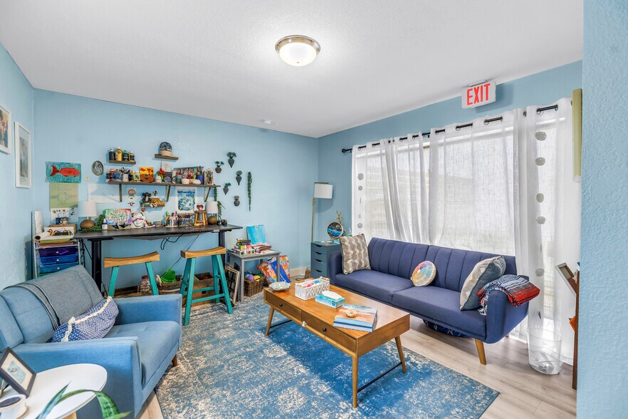 More Photos Of 559 49th St S, Saint Petersburg Storefront For Sale