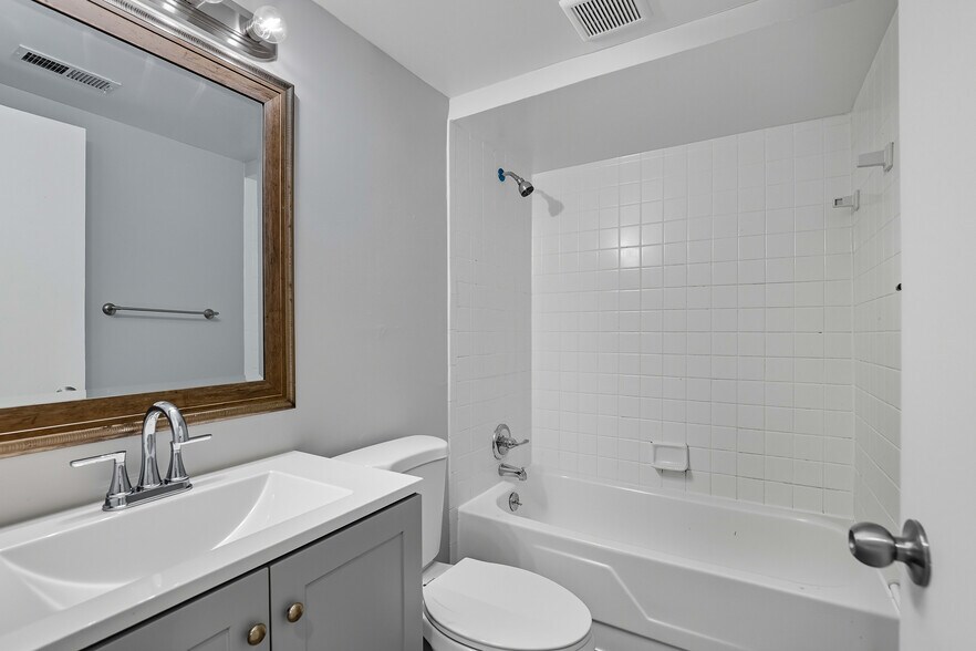 More Photos Of 11542-11556 Concord Village Ave, Saint Louis Apartments For Sale