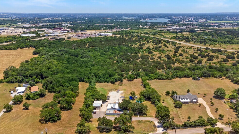 More Photos Of 725 Holmes Dr, Granbury Auto Repair For Sale