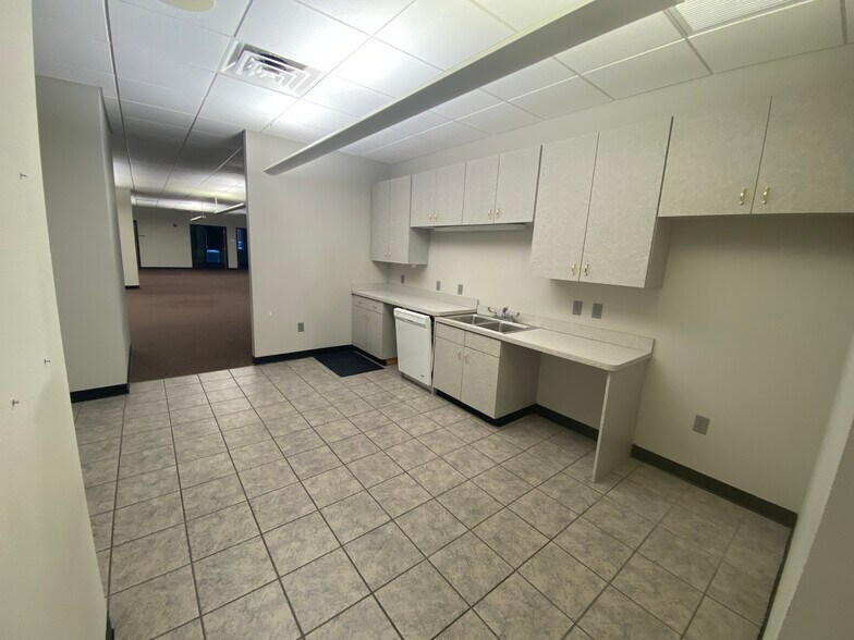 More Photos Of 2143 E Primrose St, Springfield Office For Lease