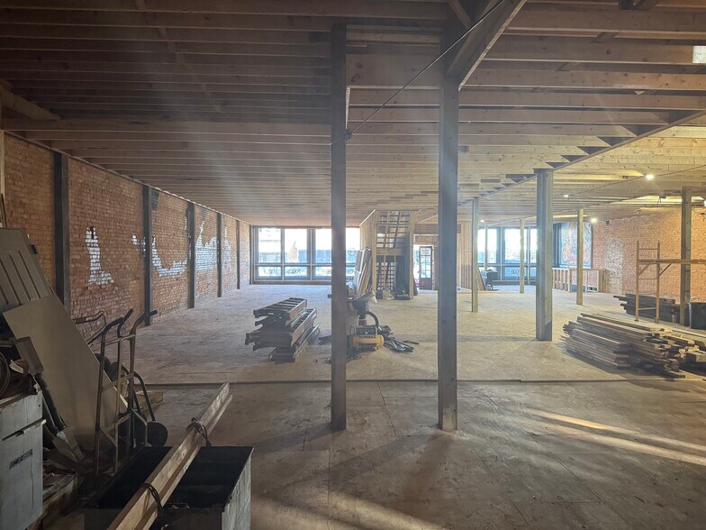 More Photos Of 116 W Solomon St, Griffin Restaurant For Lease