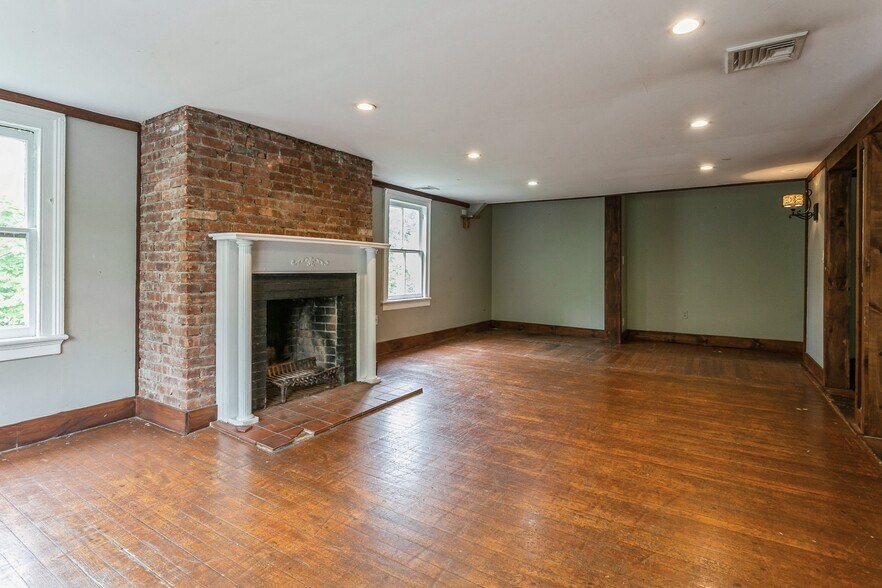 More Photos Of 234 N Bedford Rd, Mount Kisco Freestanding For Sale