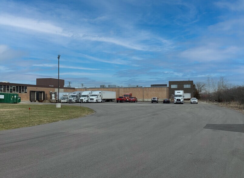 More Photos Of 1031 S Noel Ave, Wheeling Manufacturing For Sale