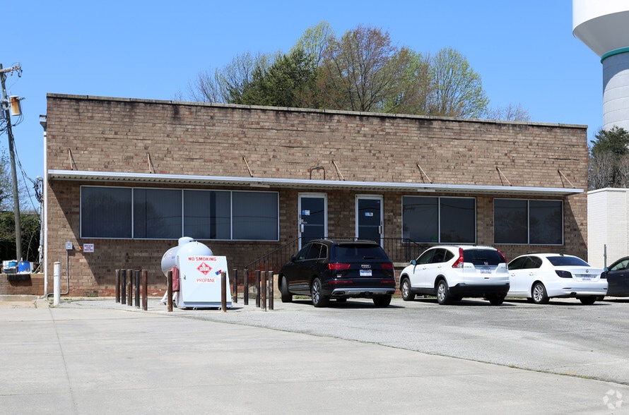 More Photos Of 112 S Walnut Cir, Greensboro Warehouse For Sale
