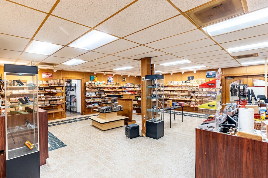 More Photos Of 9691 SE 82nd Ave, Happy Valley Storefront Retail Office For Sale