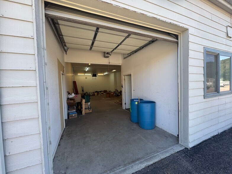 More Photos Of 19336 Goddard Ranch Ct, Morrison Light Manufacturing For Lease