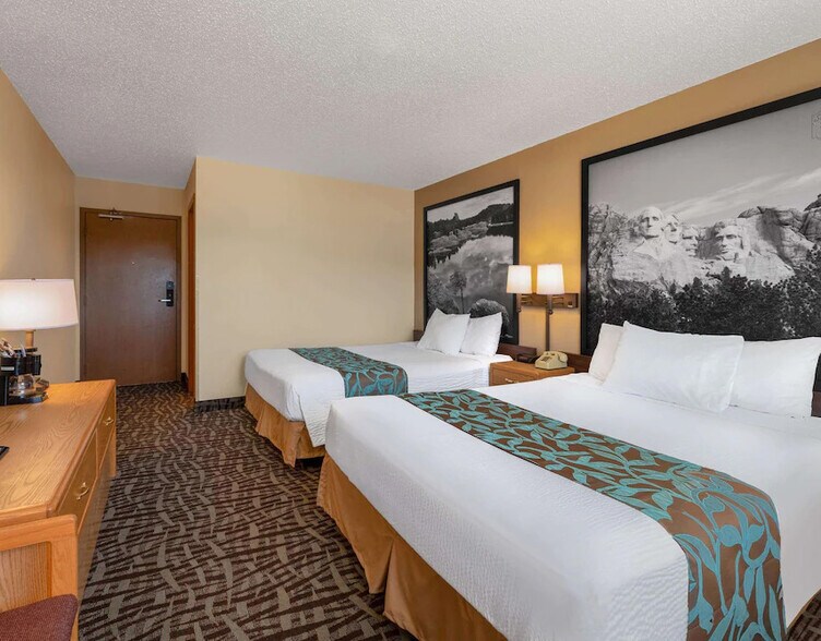 More Photos Of 109 Main St, Hill City Hotel For Sale