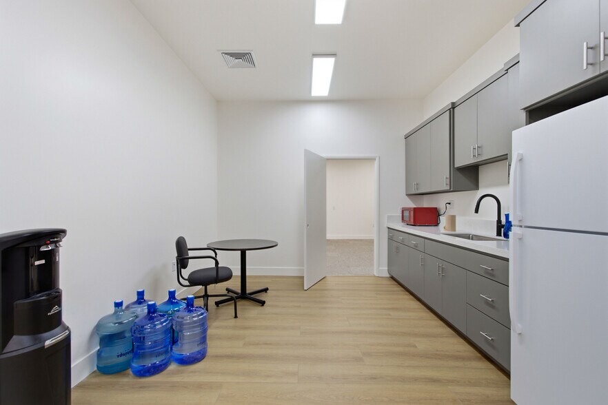 More Photos Of 635 Fairfield Dr, Merced Movie Theatre For Sale