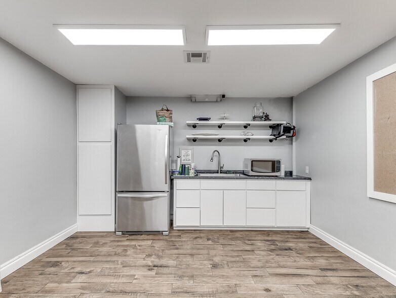 More Photos Of 4001 N Kickapoo Ave, Shawnee Religious Facility For Sale