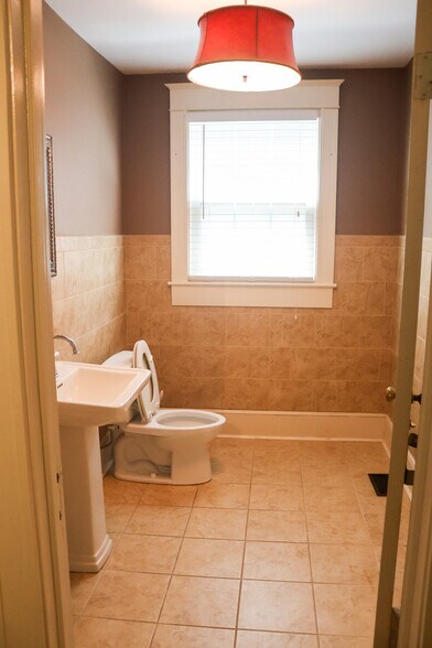 More Photos Of 1102 N Main St, High Point Storefront For Lease