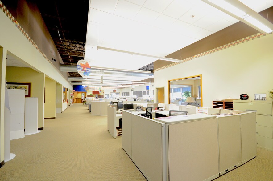 More Photos Of 100 Marketing Way, Suffield Manufacturing For Sale