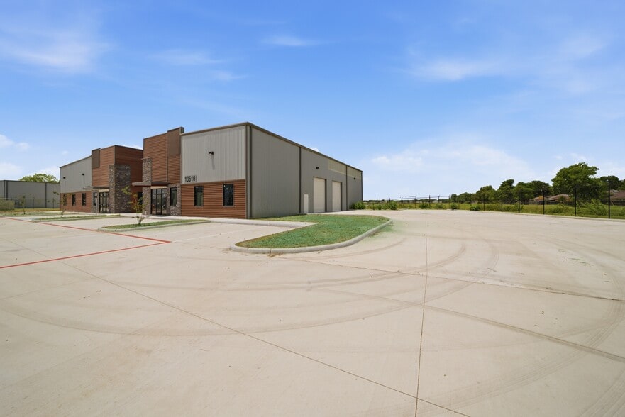 More Photos Of 13600 S Gessner Rd, Missouri City Warehouse For Sale