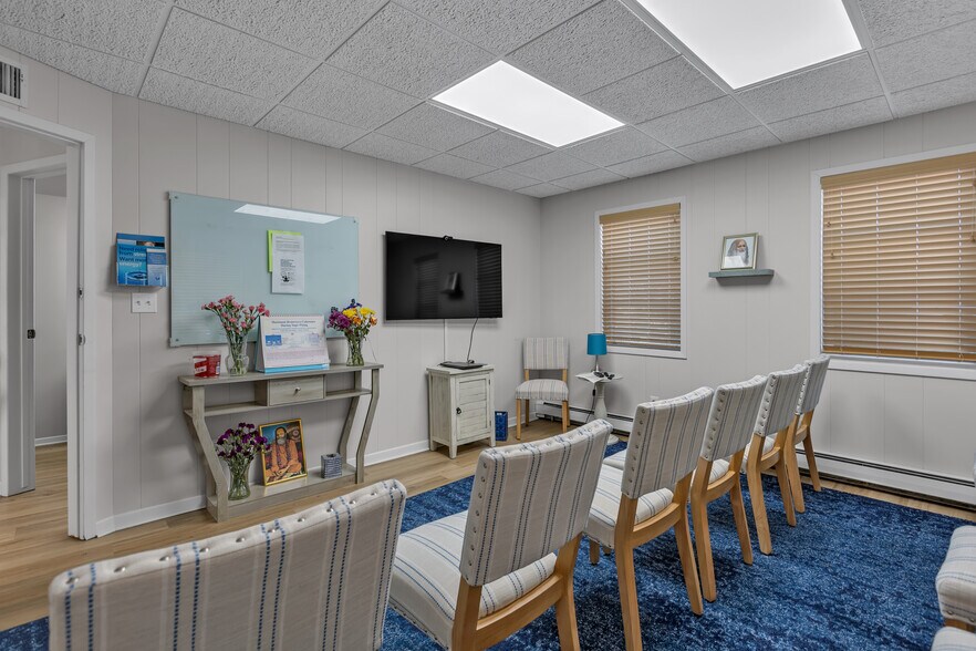 More Photos Of 100 E Carver St, Huntington Loft Creative Space For Lease