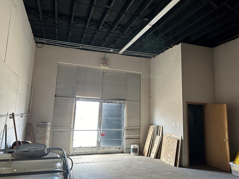 More Photos Of 13801 Schoolcraft St, Detroit Warehouse For Sale