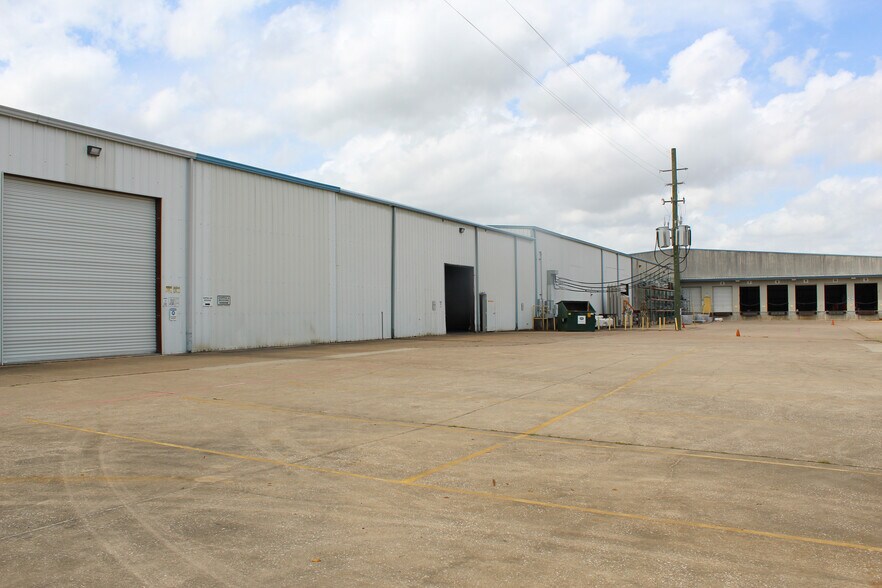 More Photos Of 8101 Fite Rd, Pearland Warehouse For Sale