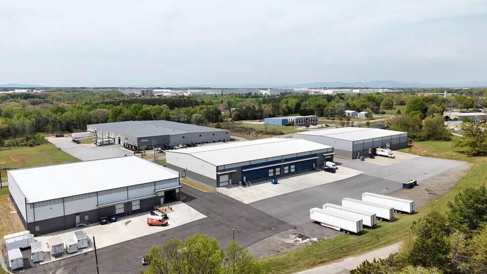 More Photos Of 340 Mayfield Rd, Duncan Warehouse For Lease