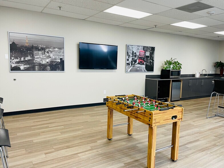 More Photos Of 222 Pennbright Dr, Houston Office For Lease