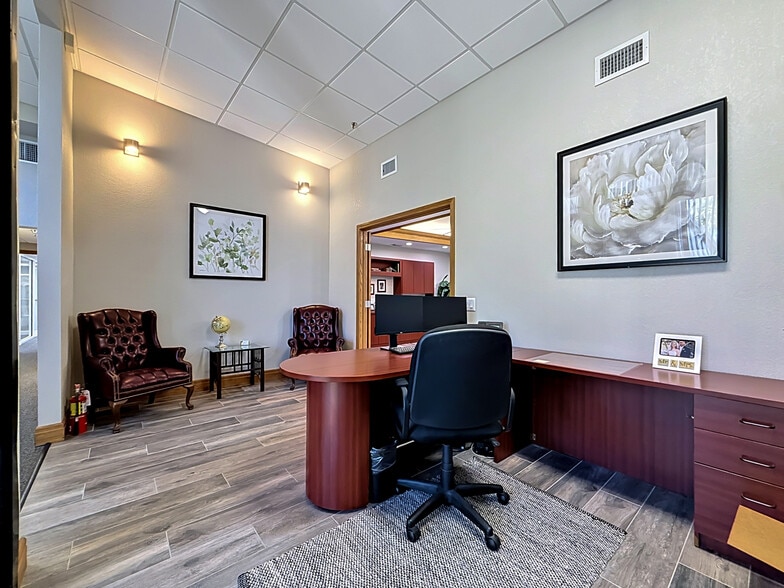 More Photos Of 4677 118th Ave N, Clearwater Manufacturing For Sale