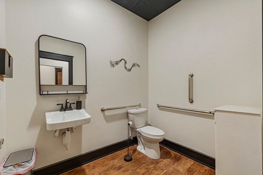 More Photos Of 106 N Main St, Le Sueur Office Residential For Sale