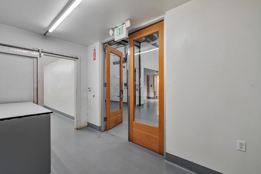 More Photos Of 1320-1326 9th St, Berkeley Warehouse For Sale