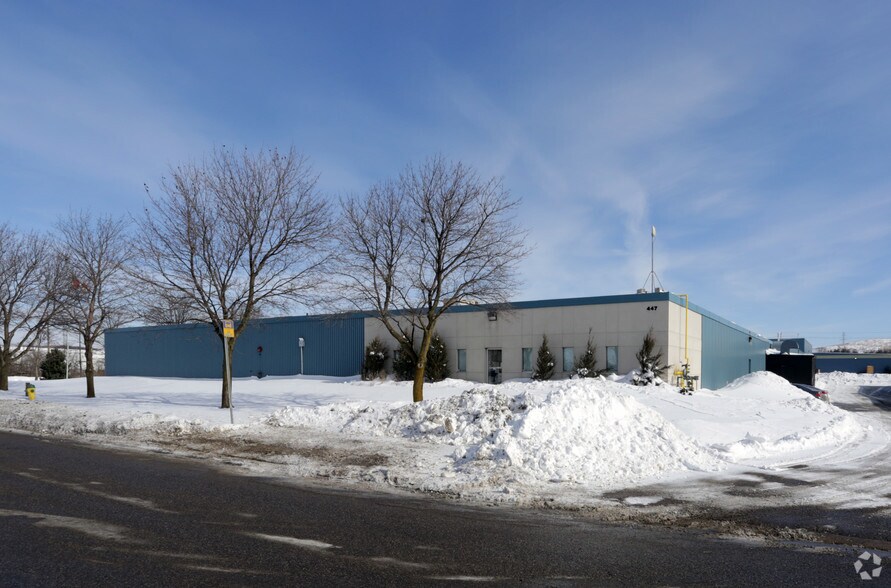 More Photos Of 447 Dobbie Dr, Cambridge Warehouse For Lease