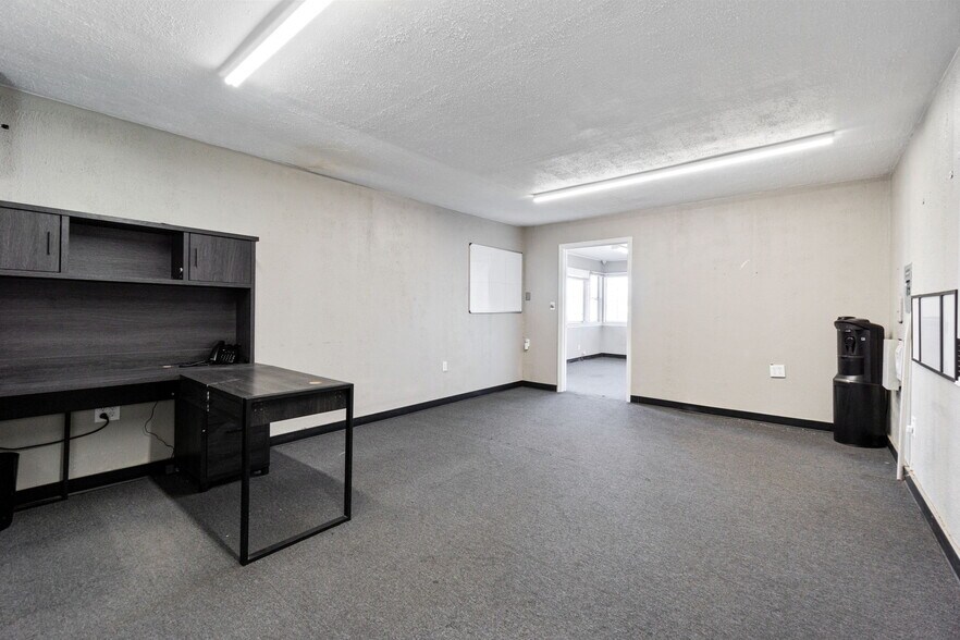 More Photos Of 344-390 N Abby St, Fresno Auto Dealership For Lease
