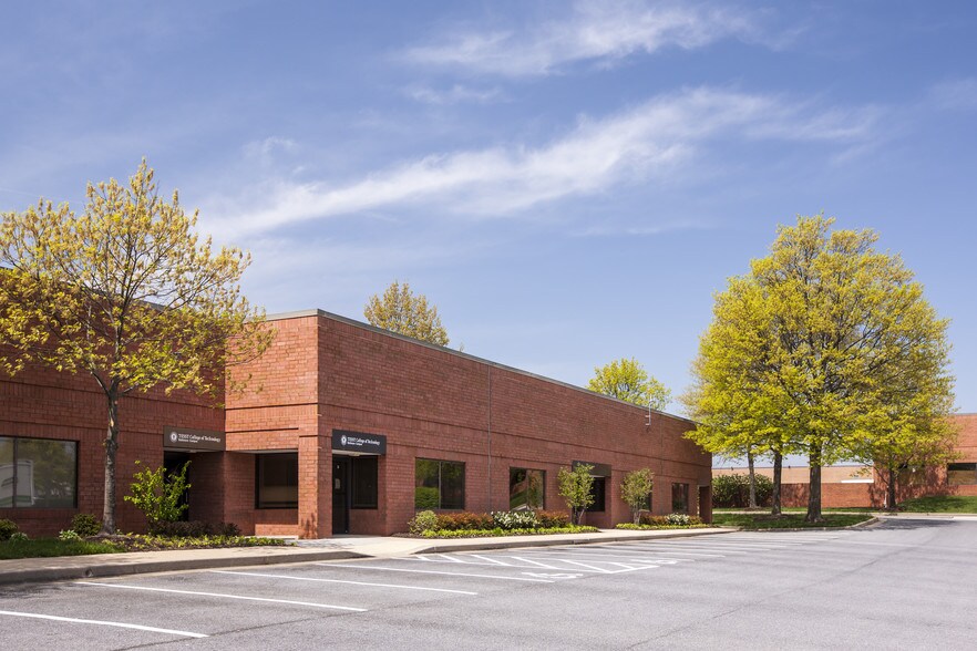 More Photos Of 1500 Caton Center Dr, Arbutus Unknown For Lease
