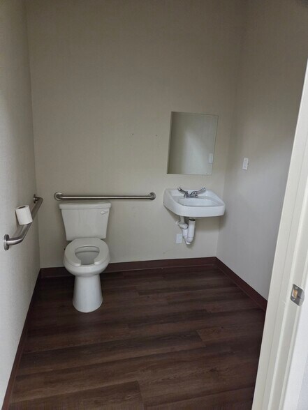 More Photos Of 2419 E Griffin Pky, Mission Storefront Retail Office For Lease