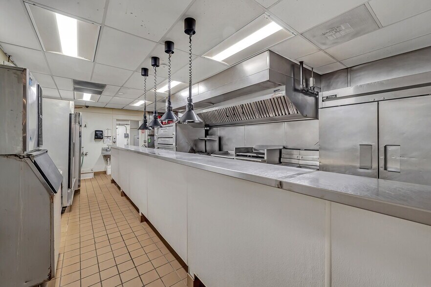 More Photos Of 905 Theodore St, Crest Hill Restaurant For Sale