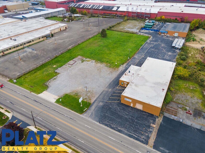 More Photos Of 330 N Meridian Rd, Youngstown Warehouse For Lease
